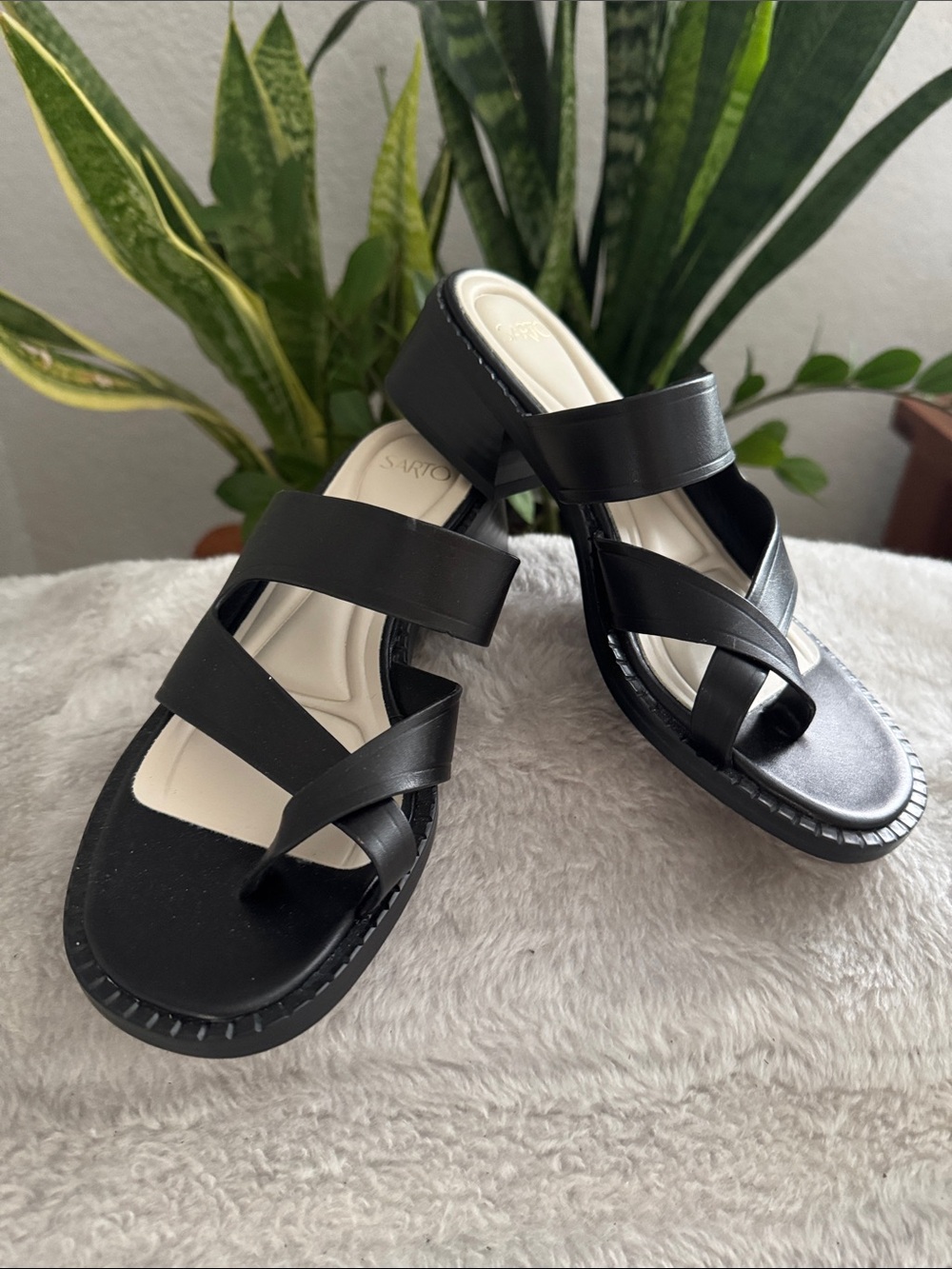 Franco Sarto Black Leather Crisscross Straps Slide Block Heel Sandal - Women's 6